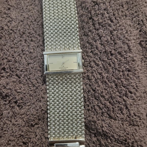 WATCH!! - Picture 2 of 5